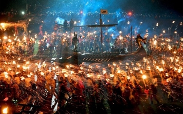 iskocya-adalarinda-viking-festivali-up-helly-aa